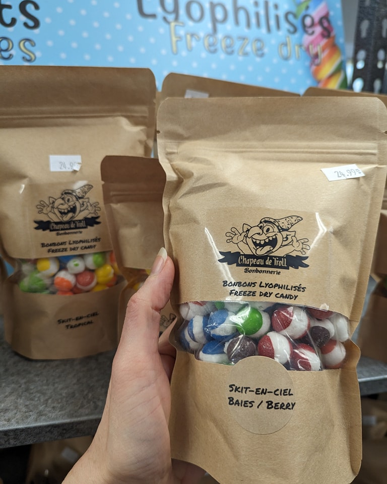 Sac de bonbons lyophilisés brun